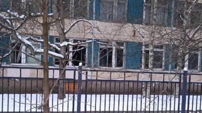В школе на Хасанской загорелся актовый зал - piter.tv - Санкт-Петербург