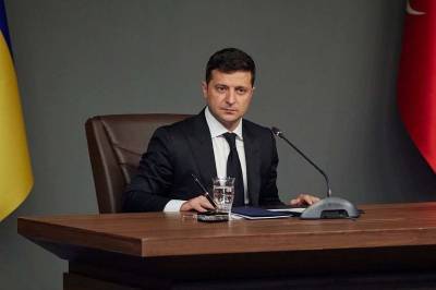 Владимир Зеленский - Петр Порошенко - Болгарская «Дума» о «подарках» Украины ко дню рождения Зеленского: Обвал рейтингов и «Русский Донбасс» - actualnews.org - Болгария - Житомир
