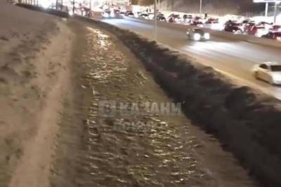 Горожане жалуются на скользкие тротуары в Казани - kazan.mk.ru - респ. Татарстан - Казань
