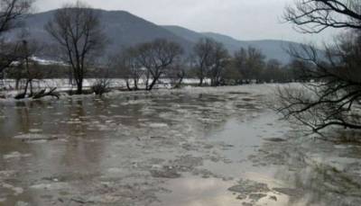 На реках Закарпатья начался паводок - lenta.ua