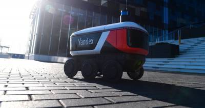 В "Яндексе" рассказали, как реагируют люди и питомцы на робота-курьера, доставляющего еду - m24.ru - Москва