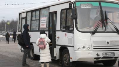 В Петербурге закрыли мобильный пункт вакцинации от коронавируса через день работы - neva.today - Санкт-Петербург - район Калининский