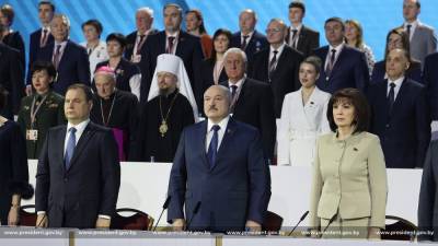 Александр Лукашенко - Лукашенко признался, что пока удалось удержать страну - naviny.by - Белоруссия