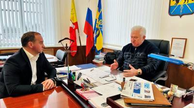 Депутат облдумы обсудил с главой воронежского райцентра мусорные площадки - vestivrn.ru - район Богучарский