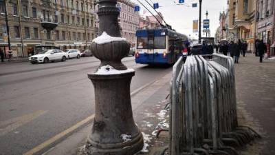 В центре Петербурга снова замети металлические ограждения - piter.tv - Санкт-Петербург