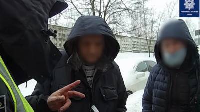 Без прав и нетрезвый: в Киеве патрульные остановили таксиста-нарушителя – видео - 24tv.ua - Киев