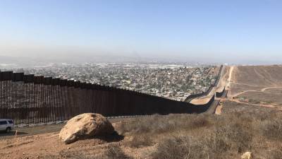 Дональд Трамп - Джо Байден - Байден прекратил расходы на строительство стены между США и Мексикой - politros.com - США - Мексика