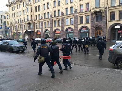 Алексей Навальный - В Петербурге задержан четвертый участник протестов, обвиняемый в нападении на силовика - znak.com - Санкт-Петербург - Тверская обл.