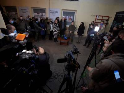 Владимир Зеленский - Тарас Козак - Зеленский: Мы наши телеканалы не закрывали, мы закрывали их телеканалы - gordonua.com