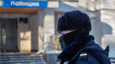 Огненное видео: полицейский спрыгнул вместе с москвичкой с горящего балкона - 5-tv.ru