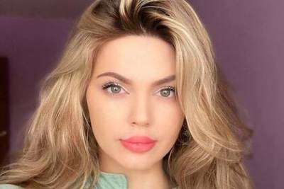 Внешность российской стюардессы восхитила иностранцев в сети - lenta.ru