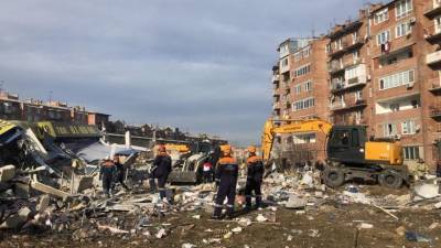 Охранника супермаркета во Владикавказе извлекли живым из-под завалов — видео - 5-tv.ru - Россия - Владикавказ