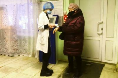 Волонтеры дежурят в липецких поликлиниках - lipetskmedia.ru - Липецк