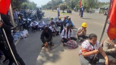 СМИ: в Мьянме полиция открыла стрельбу для разгона протестующих - piter.tv - Бирма - county Frontier