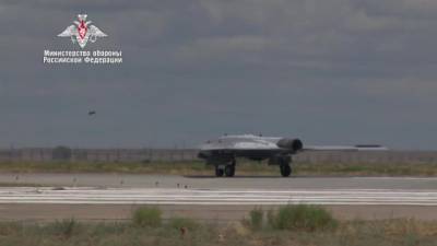 В России построят три новых образца тяжелого беспилотника "Охотник" - delovoe.tv - Россия