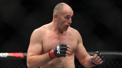 Алексей Олейник - Льюис Деррик - В UFC официально объявили о бое Олейника и Даукауса - russian.rt.com