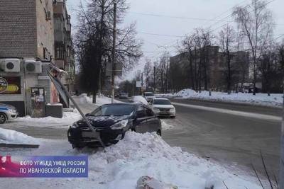 В Иванове в ДТП травмы получил ребенок, а в Кохме иномарка врезалась в автобус - mkivanovo.ru - Ивановская обл.