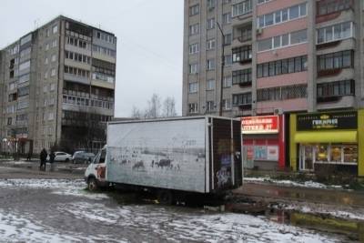 «Ларек на колесах»: неприглядное транспортное средство заставило мэрию Петрозаводска действовать - karel.mk.ru - Петрозаводск