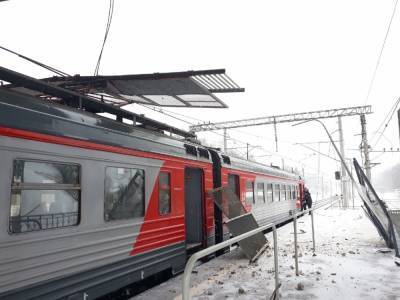 За пассажирами Тверской электрички, на которую рухнул автомобиль, пришлют дополнительные поезда и автобусы - afanasy.biz - Москва - Московская обл. - Тверь - Тверская обл.