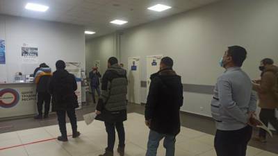 Иностранным гражданам будут помогать найти работу в "Едином миграционном центре" Петербурга - piter.tv - Санкт-Петербург