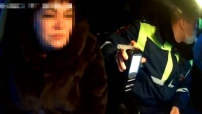 Нетрезвая автоледи устроила скандал инспекторам ДПС в Приморье - riafan.ru - Приморье край - Владивосток