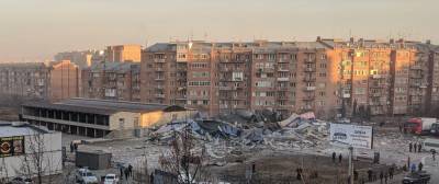 В российском Владикавказе мощный взрыв уничтожил трехэтажное здание супермаркета: видео - vchaspik.ua - Владикавказ
