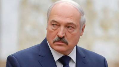 Лукашенко - Лукашенко призвал белорусов переходить на кнопочные телефоны - lenta.ua
