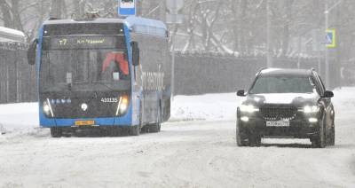 В ЦОДД призвали столичных водителей отказаться от поездок на личных авто из-за снегопада - m24.ru