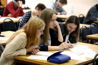 Елена Семенова - В России предлагают ввести выплаты на студентов - pnp.ru