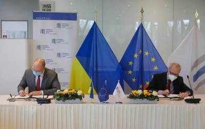 Денис Шмыгаль - Украина и ЕИБ подписали соглашений на 320 млн евро - korrespondent.net - Украина - Борисполь
