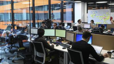 Адвокат дал рекомендации по оформлению трудовых отношений в России - russian.rt.com
