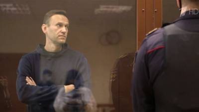 Алексей Навальный - Игнат Артеменко - В Москве возобновилось рассмотрение дела Навального, которого обвиняют в клевете на ветерана - 1tv.ru - Москва