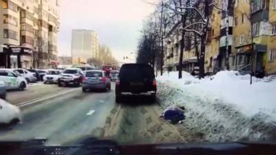 В Казани девушку на ходу выбросили из внедорожника - vesti.ru - респ. Татарстан - Казань