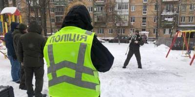 «Попросил всех отойти». Журналисты узнали подробности гибели мужчины на детской площадке в Киеве - nv.ua - Киев