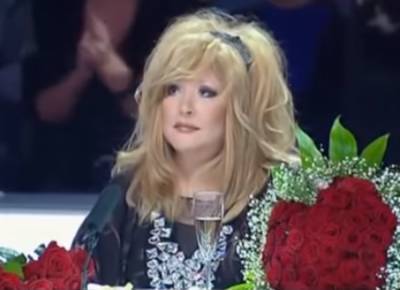 Алла Пугачева - Максим Галкин - Вот что вытворяла без Галкина: в сеть попали редкие кадры - Алла Пугачева танцует лезгинку со страстным мужчиной - ukrainianwall.com