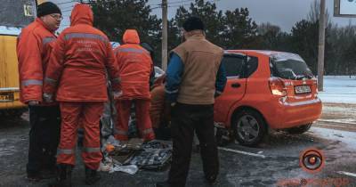 В Днепре столкнулись Chevrolet и автобус: водитель вышел из машины и умер - tsn.ua - Днепр