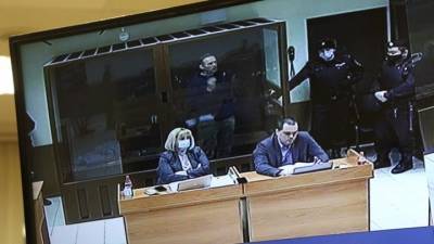 Алексей Навальный - Игнат Артеменко - Навальный назвал родственников Игната Артеменко предателями и холуями - vesti.ru - Москва