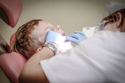 Украинский - Украинский стоматолог избил ребенка о кушетку во время приема - news.vse42.ru - Ровно