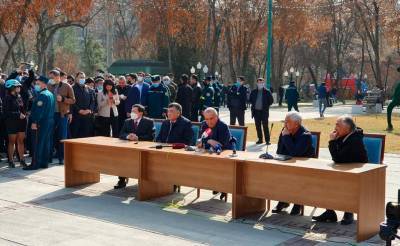 Артыкходжаев пообещал, что если хоть одно дерево в парке возле ЦУМа будет вырублено, то он уйдет с поста хокима - podrobno.uz - Узбекистан - Ташкент