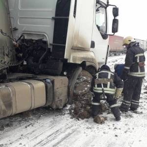 В Запорожской области спасатели достали из кювета пять авто. Фото - reporter-ua.com - Запорожская обл. - Запорожье