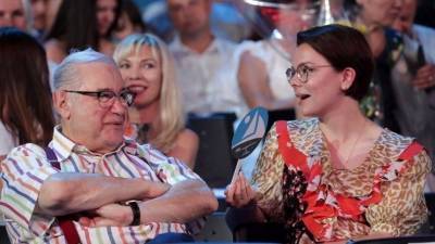 Евгений Петросян - Татьяна Брухунова - Евгения Петросяна - Молодая жена Петросяна подогрела слухи о второй беременности новым видео - 5-tv.ru - Сочи