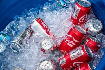 Компания Coca-Cola протестирует продажу напитков в бумажной бутылке - live24.ru - США - Венгрия - Брюссель
