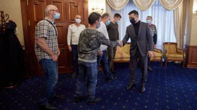 Владимир Зеленский - Зеленский встретился с украинскими моряками с судна Stevia - hubs.ua - Киев - Албания