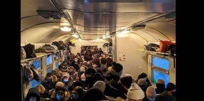 В электричке Киев – Нежин Укрзалізниці жуткая давка и не соблюдается дистанция, фото - ТЕЛЕГРАФ - telegraf.com.ua - Киев
