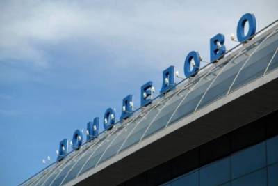 «Домодедово» переполнен пассажирами задержанных из-за снегопада рейсов - versia.ru - Москва - Сочи - Екатеринбург - Симферополь - Красноярск - Ульяновск - Калининград - Самара - Омск