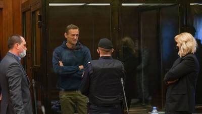 Алексей Навальный - Илья Ремесло - Игнат Артеменко - Закапывает себя: юрист Ремесло о провокациях Навального в суде - polit.info