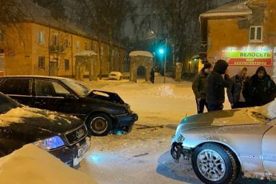 Неадекватный водитель въехал в лоб немецкой легковушке - tver.mk.ru - Тверь