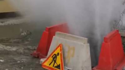 Сегодня в Тюмени на улице Парковой открылся гейзер (Видео) - nashgorod.ru - Тюмень