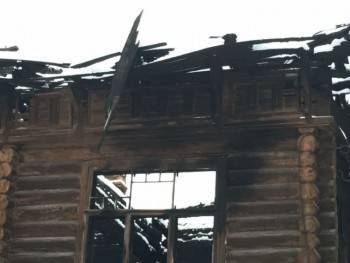 Серьезный пожар в самом центре Вологды: горит дом на ул. Зосимовской (ВИДЕО) - vologda-poisk.ru - Вологда