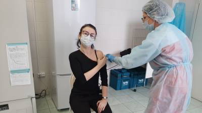 Вакцинация от COVID-19 в Петербурге бьет рекорды по количеству привитых за сутки - riafan.ru - Санкт-Петербург - Венгрия - Будапешт